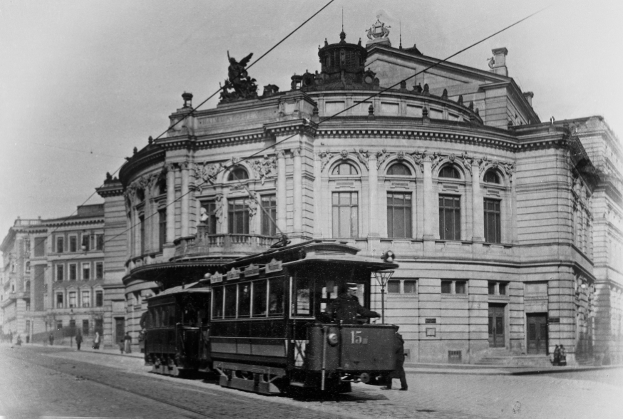 Zug der späteren Type A als erste Elektrische in der Wallgasse beim Raimundtheater, Vorgänger der Linie 5