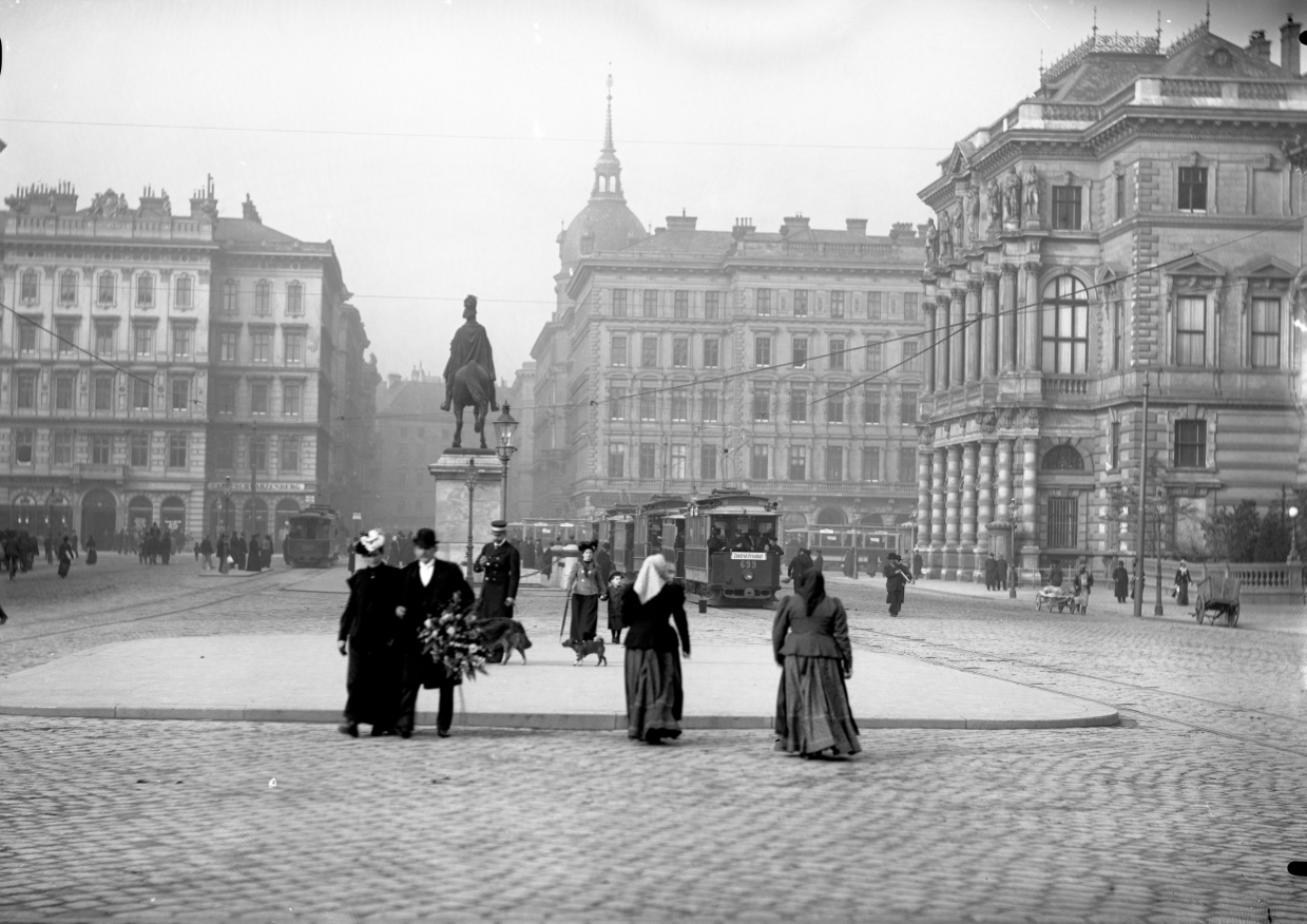 Fahrgäste am Schwarzenbergplatz, 1906