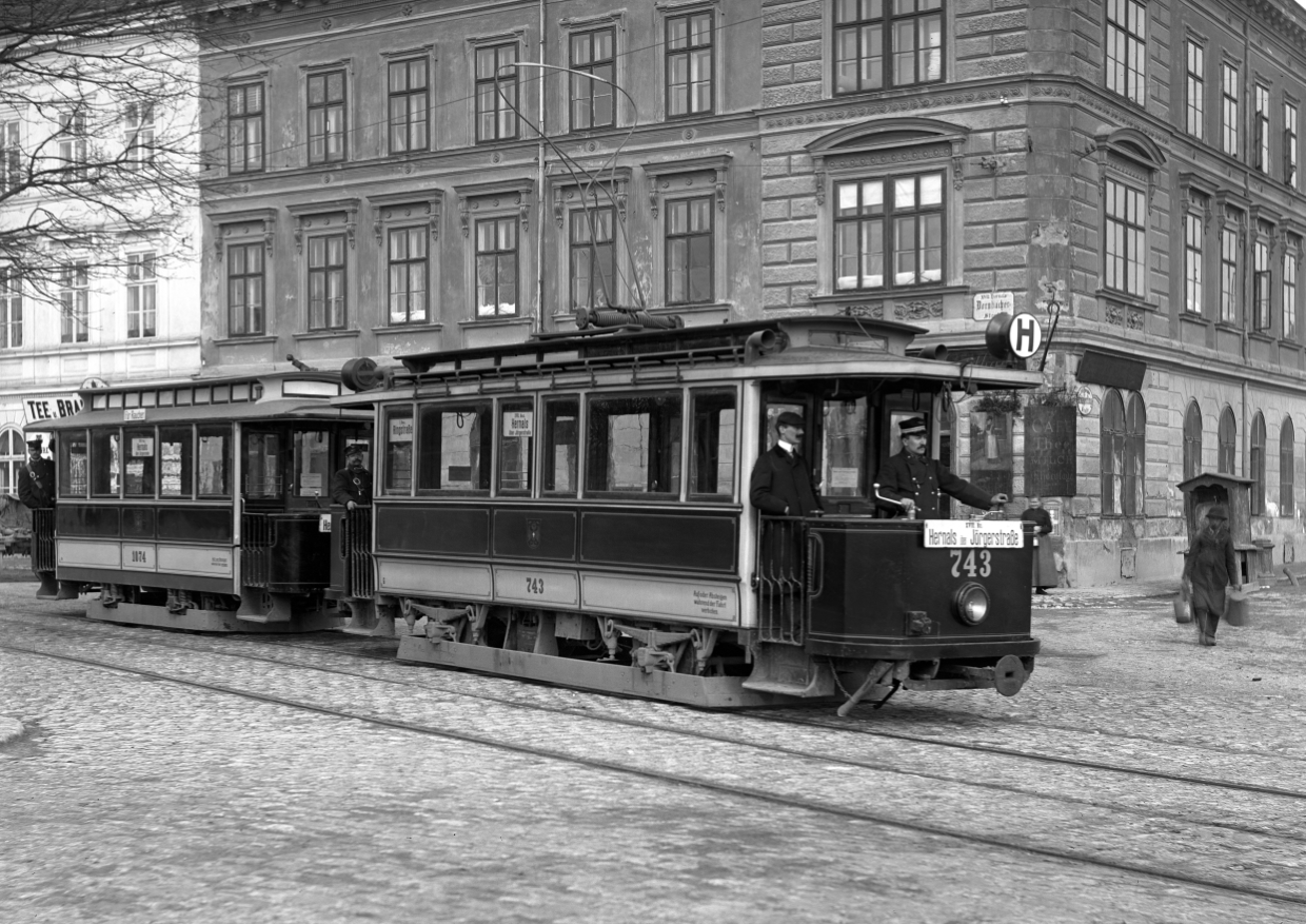 Triebwagen 743, der Type G mit Beiwagen 1074 der Type a1 als Linie H in der Dornbacher Straße um 1906 unterwegs