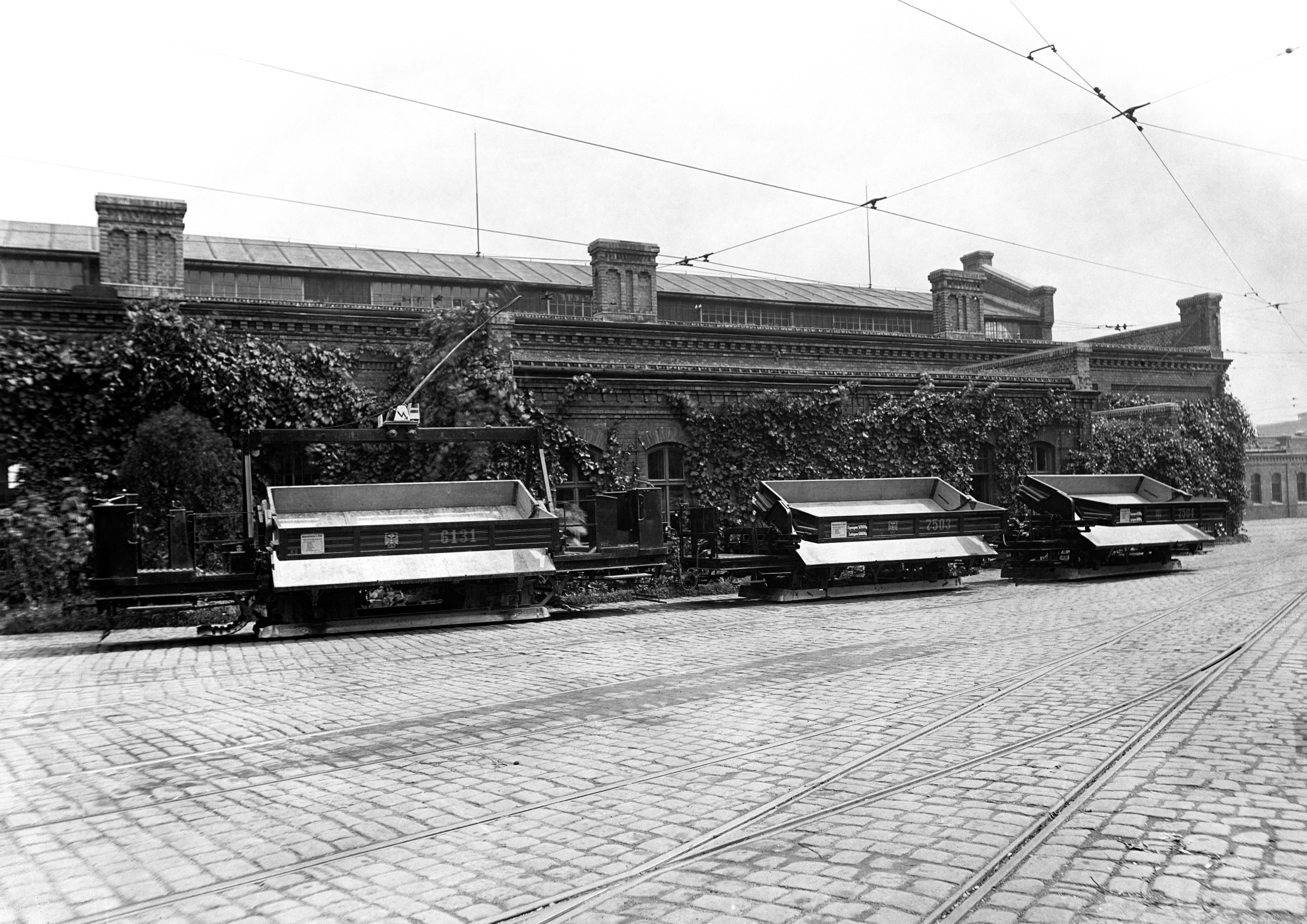 Kipperanhänger 7503 und 7504 am Bahnhof Erdberg, 1924