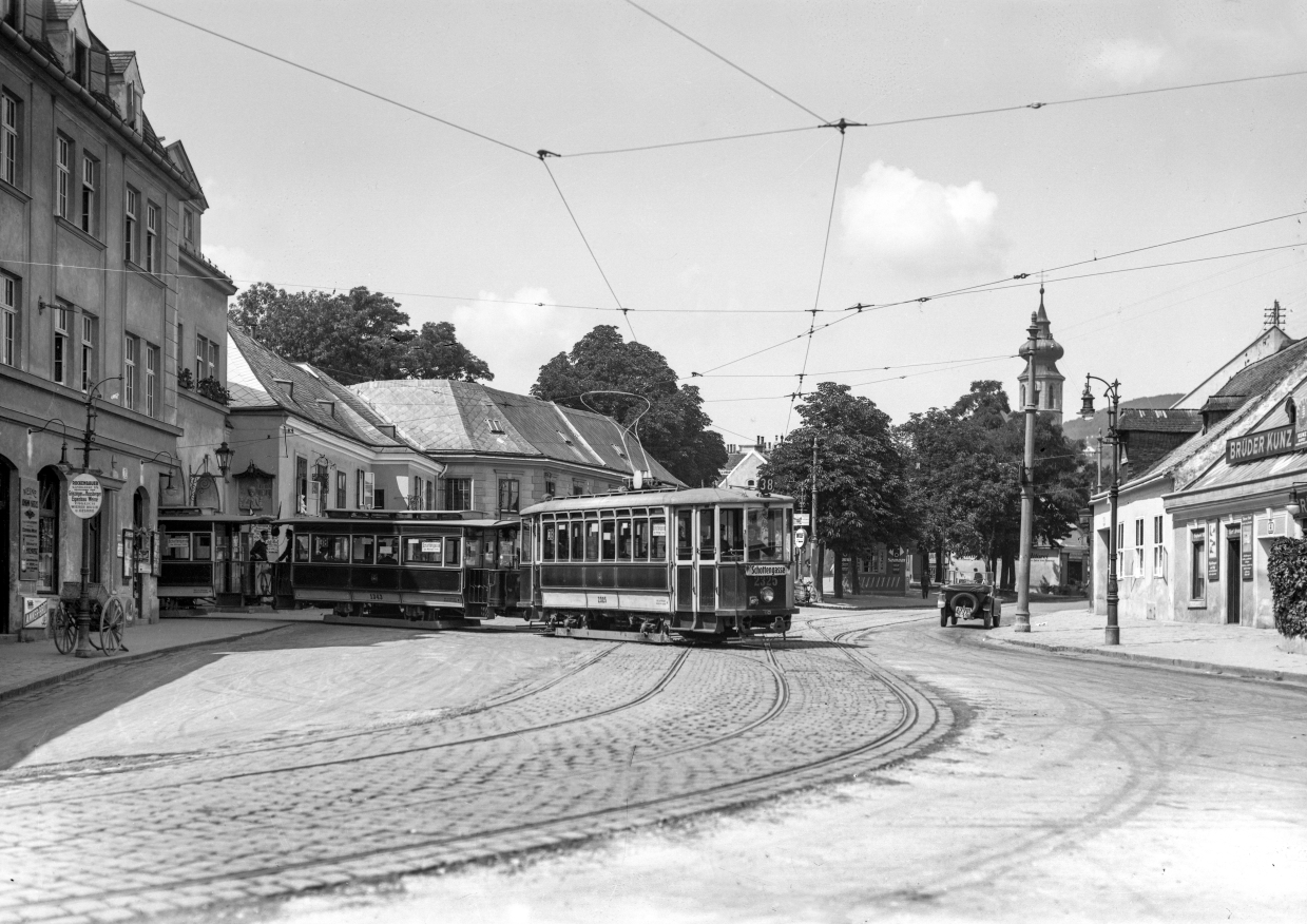Ausfahrt des Triebwagens 2325; Type K mit Beiwagen 1343, der Type o1, als Linie 38 in der Endstelle Grinzing, 1925