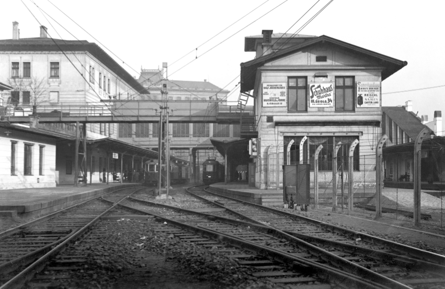 Stadtbahnzug der Linie WD in der Station Hauptzollamt um 1928