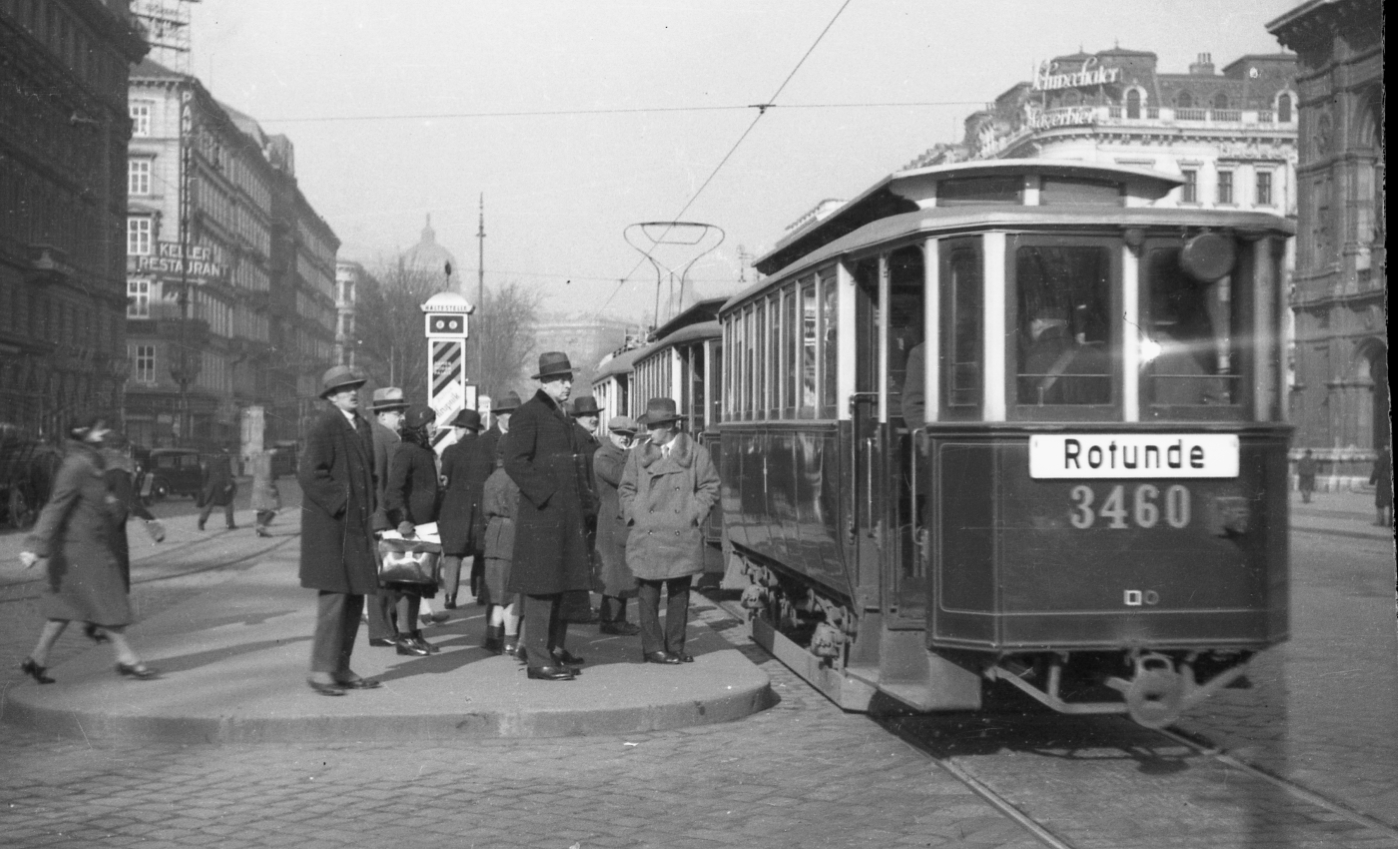 Ringstraßenbahn bei der Oper etwa 1930, Linie A mit Triebwagen der Type M und Beiwagentype k2.  