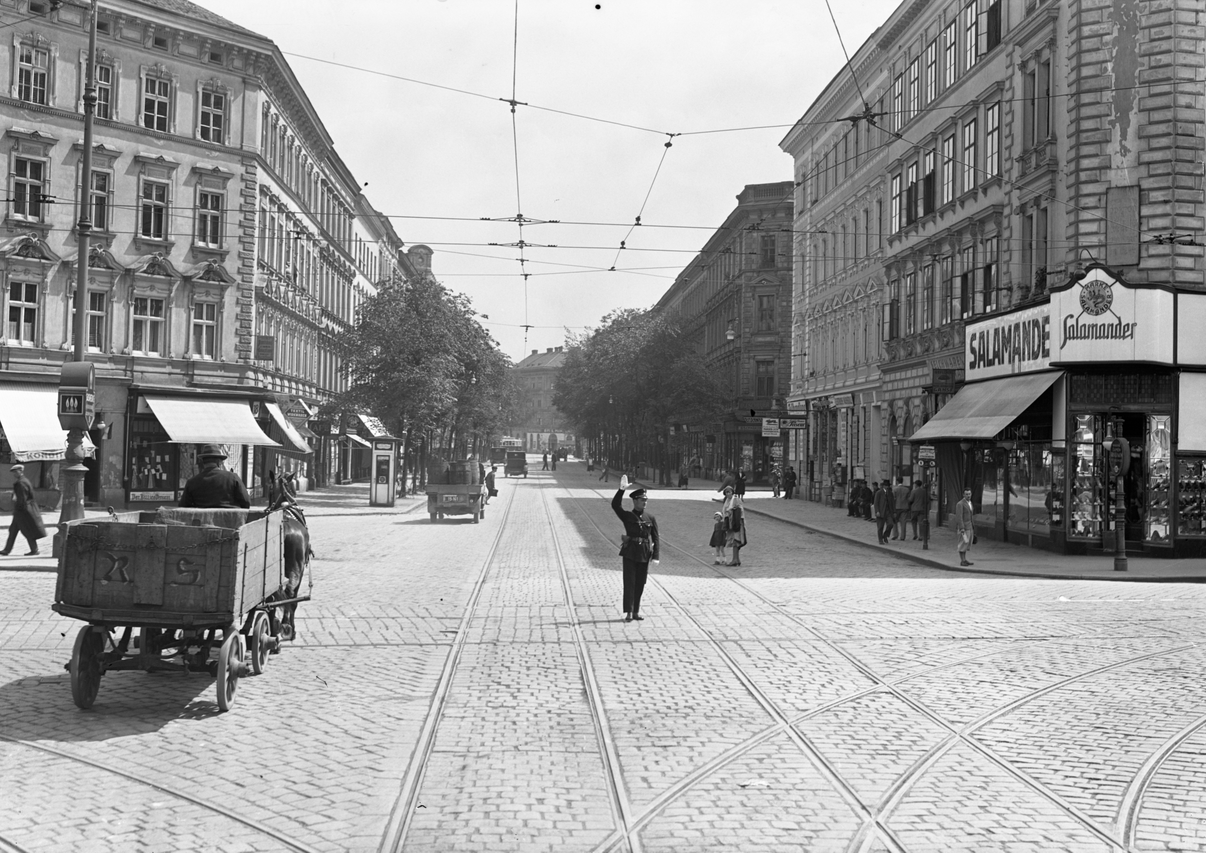 Strecke der Linie 33 bei Klosterneuburger Straße, Ecke Wallensteinstraße, 1930