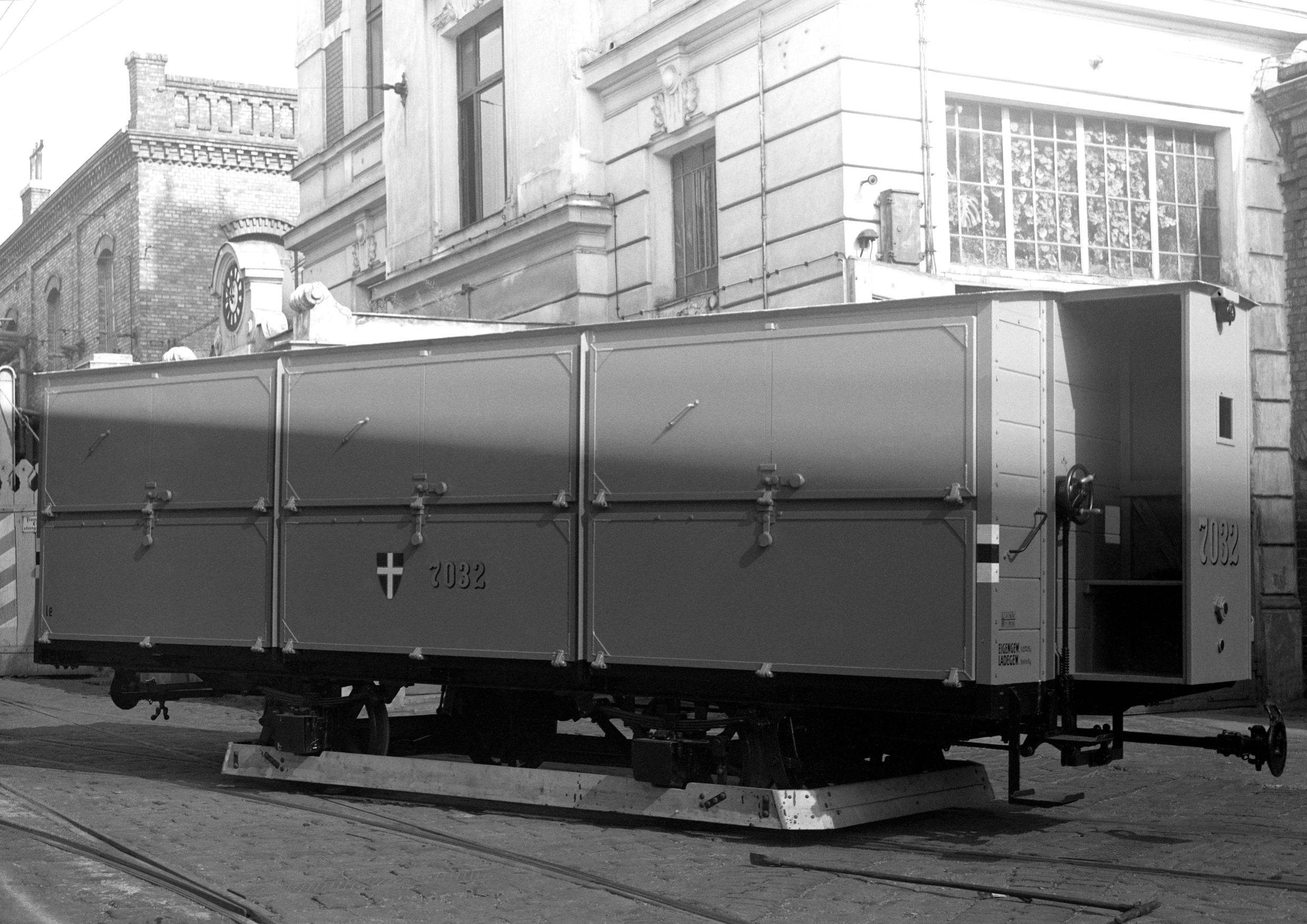 Leichentransportwagen der Type le am 9.9.1942