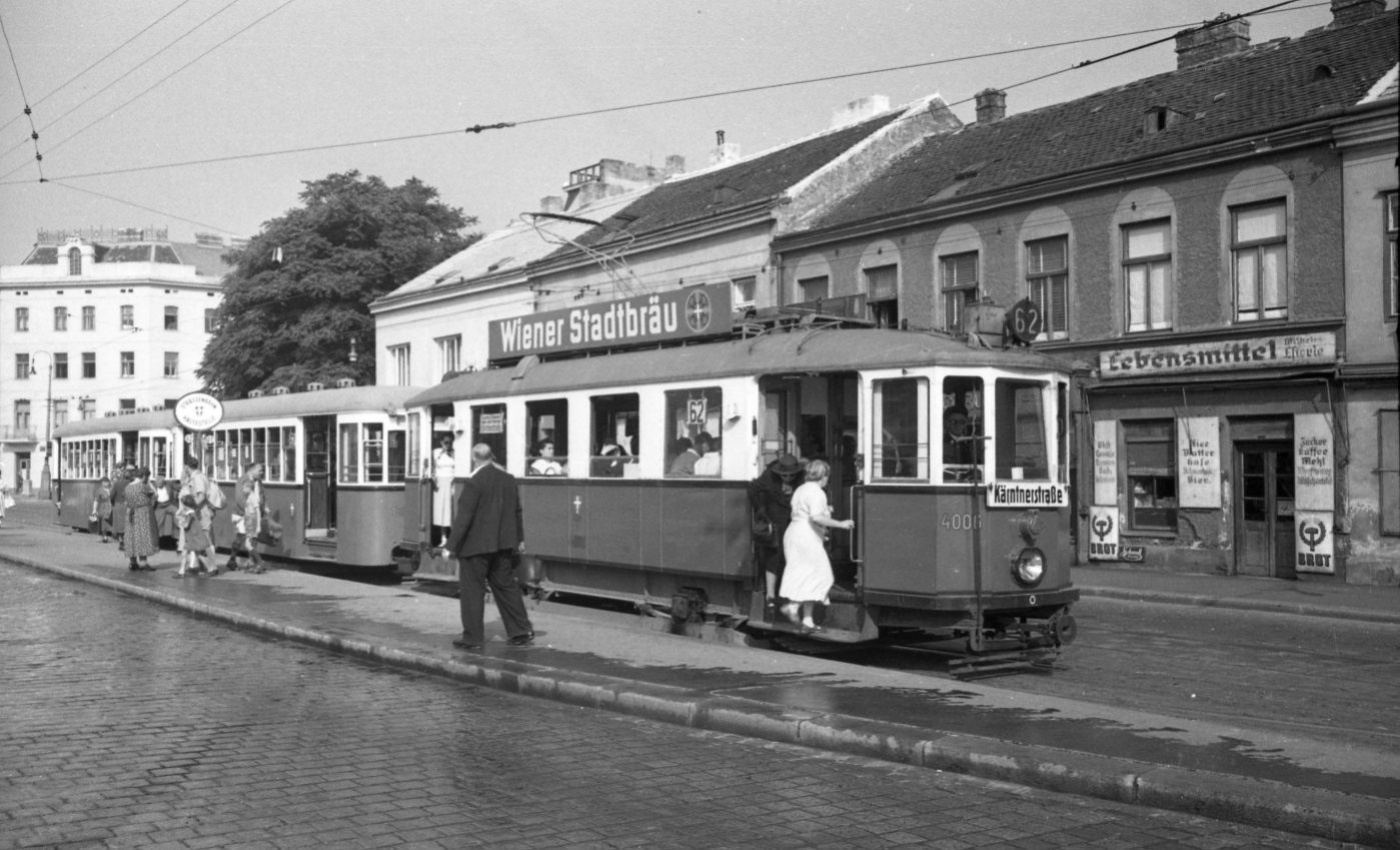 Linie 62 mit Dreiwagenzug der Typen M-k6-k6 in Meidling_philadelphiabrücke in der Station 1953