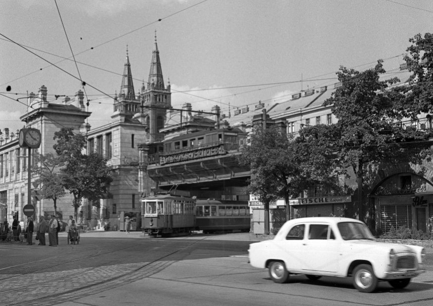 Linie J  mit Zug der Type K und c2 Station Lerchenfelderstraße mit Stadtbahn, Juli 1962