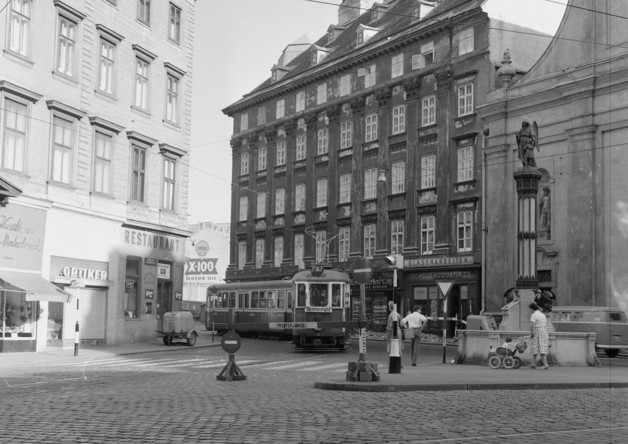 Linie 167 mit der Type M-c2 bei der Paulanerkirche, Wiedner Hauptstraße, Juli 1962
