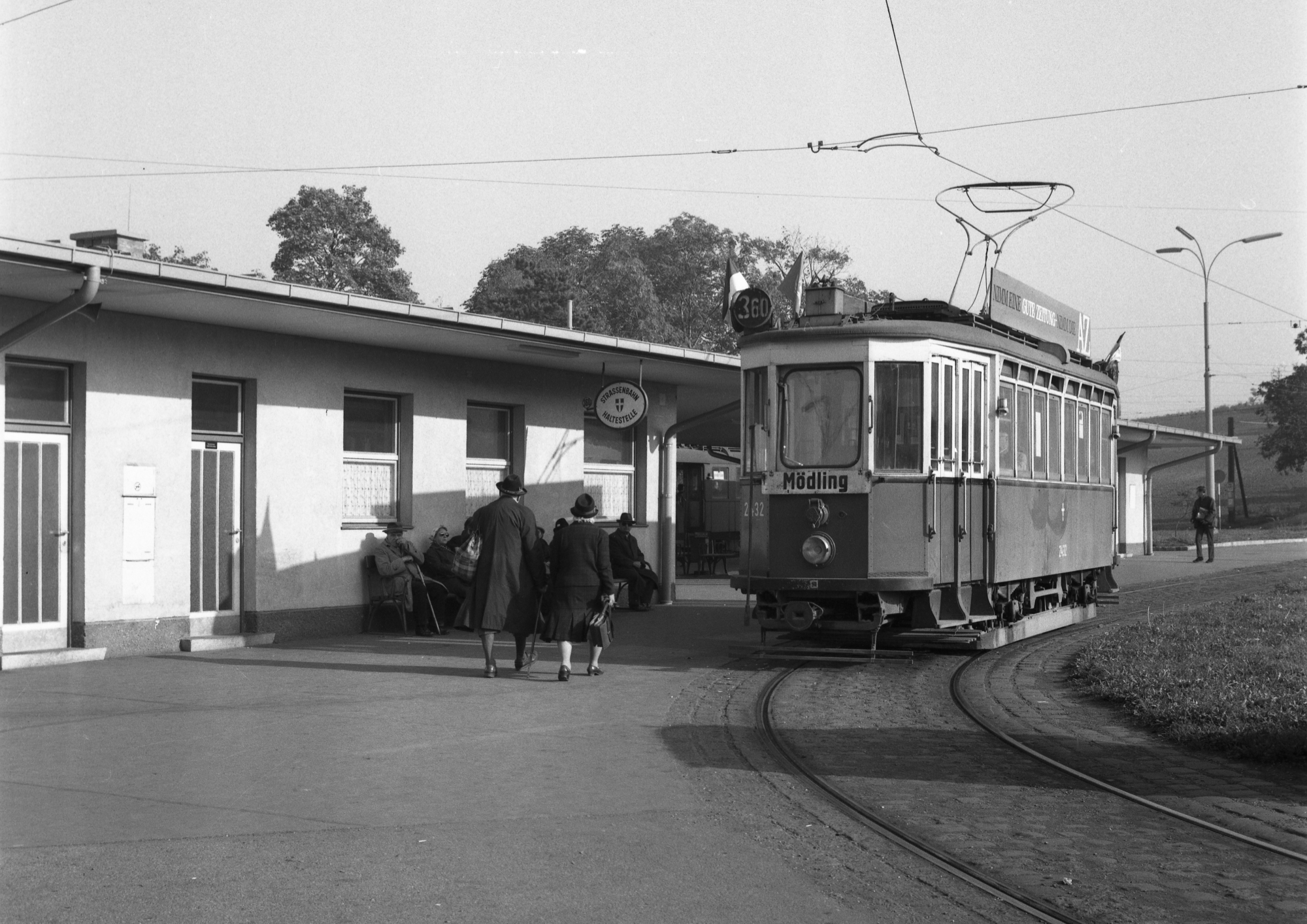 Triebwagen 2432, Type K als Linie 360 in der Endstelle Rodaun, 1967