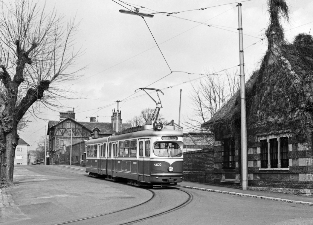 Zug der Linie  G2 mit der Type E Endstelle Hohe Warte, März 1967