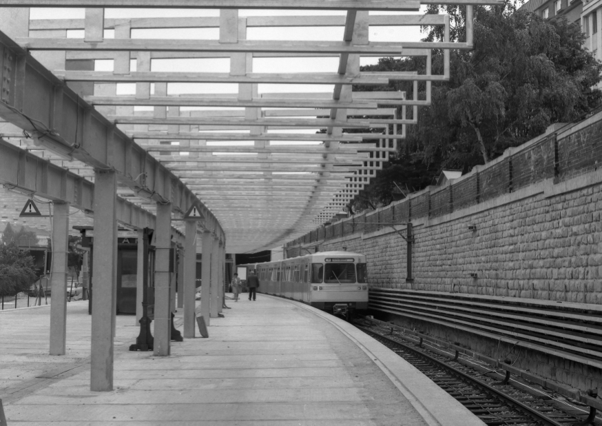 U4 kurz nach der Eröffnung in der Station Friedensbrücke, Juli 1978