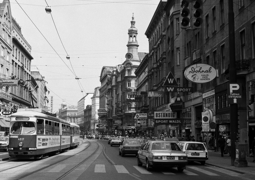 Linie 52 in der Mariahilfer-Straße am 7. August 1980