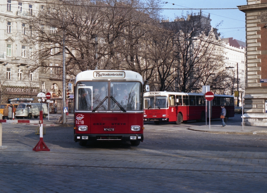 Bus Linie 75A, Gelenkbus der Type Gu beim Ring, Weißkirchnerstraße, Jänner 1984