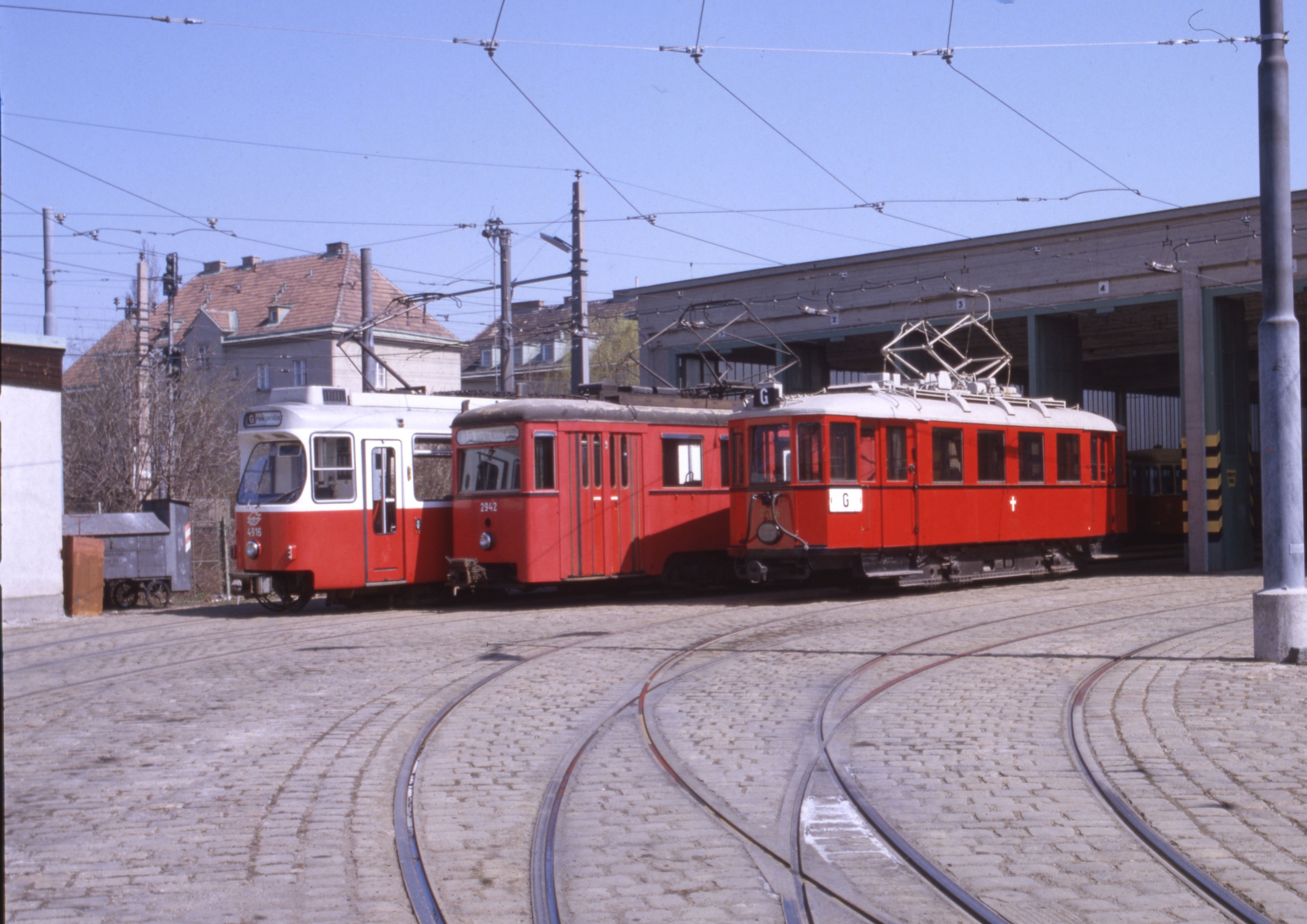 Triebwagen 4916 Type E6 Triebwagen 2942 Type N1 Triebwagen 2746 Type N am 04.04.1985