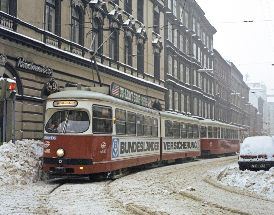 Zug der Linie 49 mit der Type E1-c3, Siebensterngasse, Neubaugasse, Winter 1987