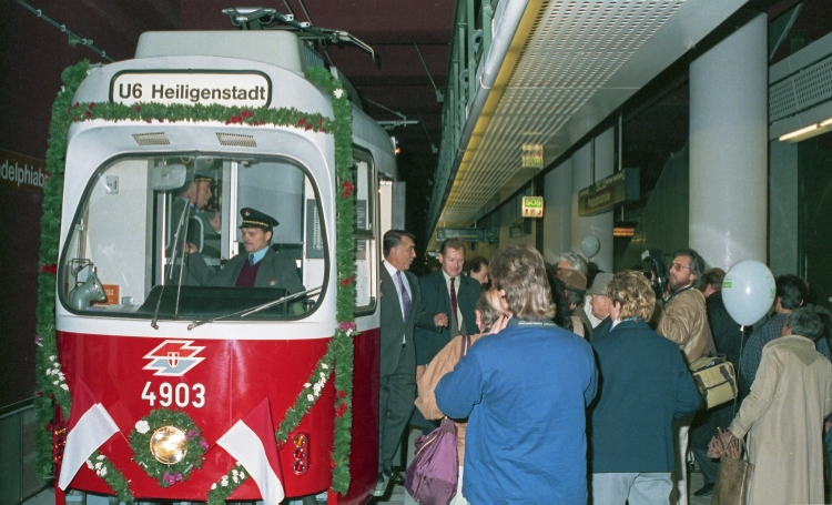 Bürgermeister Zilk eröffnet die U6 von der Gumpendorferstraße zur Philadelphiabrücke am 7.Oktober 1989