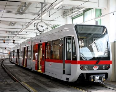 Zug der Linie U6 im Betriebsbahnhof.
