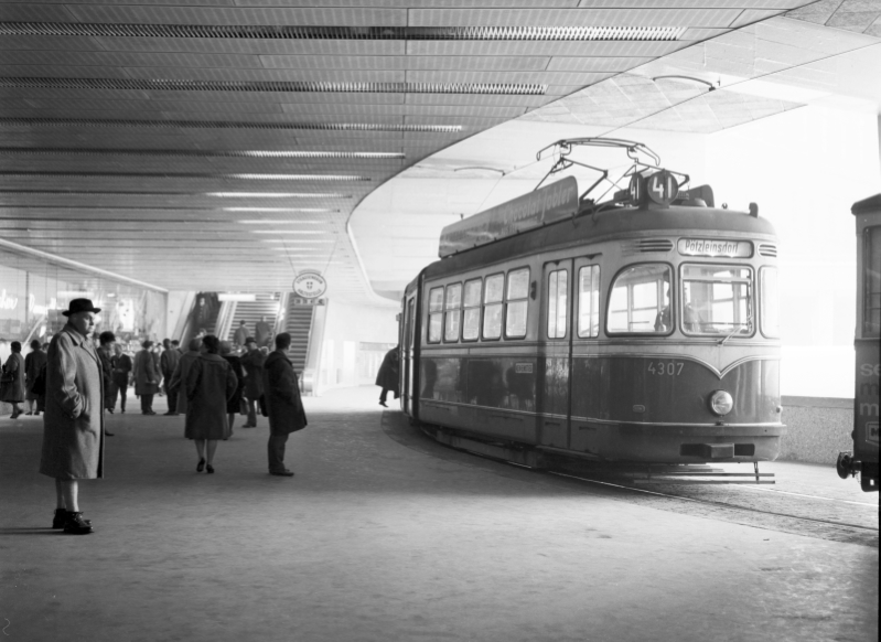 Triebwagen 4307, Type D1, als Linie 41 im Jahr 1963 am Schottentor unterwegs