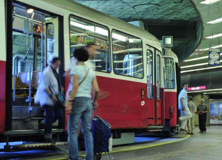 Strassenbahn im Bereich Schottentor / Universitaet