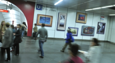 Eroeffnung der Ausstellung zum Thema Kunstwerke in der U-Bahn