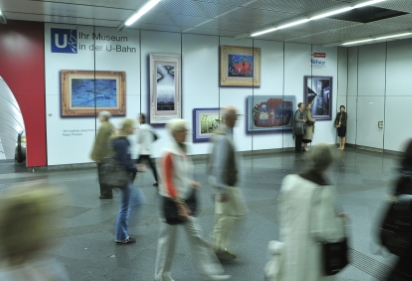 Eroeffnung der Ausstellung zum Thema Kunstwerke in der U-Bahn