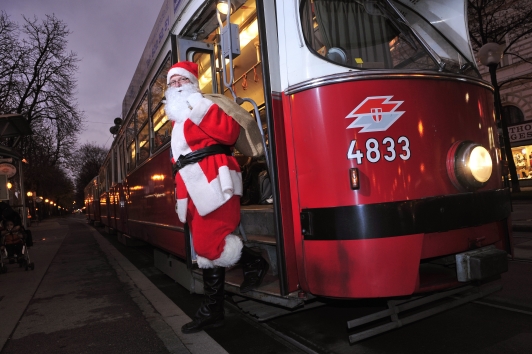 Der Weihnachtsmann benutzt die Wiener Linien