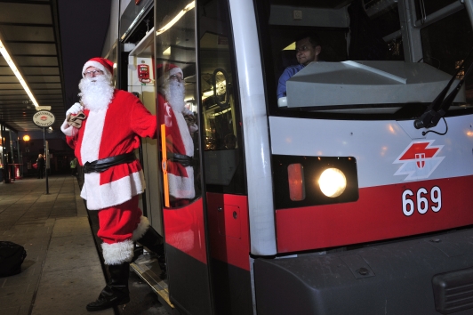 Der Weihnachtsmann benutzt die Wiener Linien
