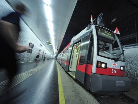 Erneuerte Strassenbahn Station Kliebergasse