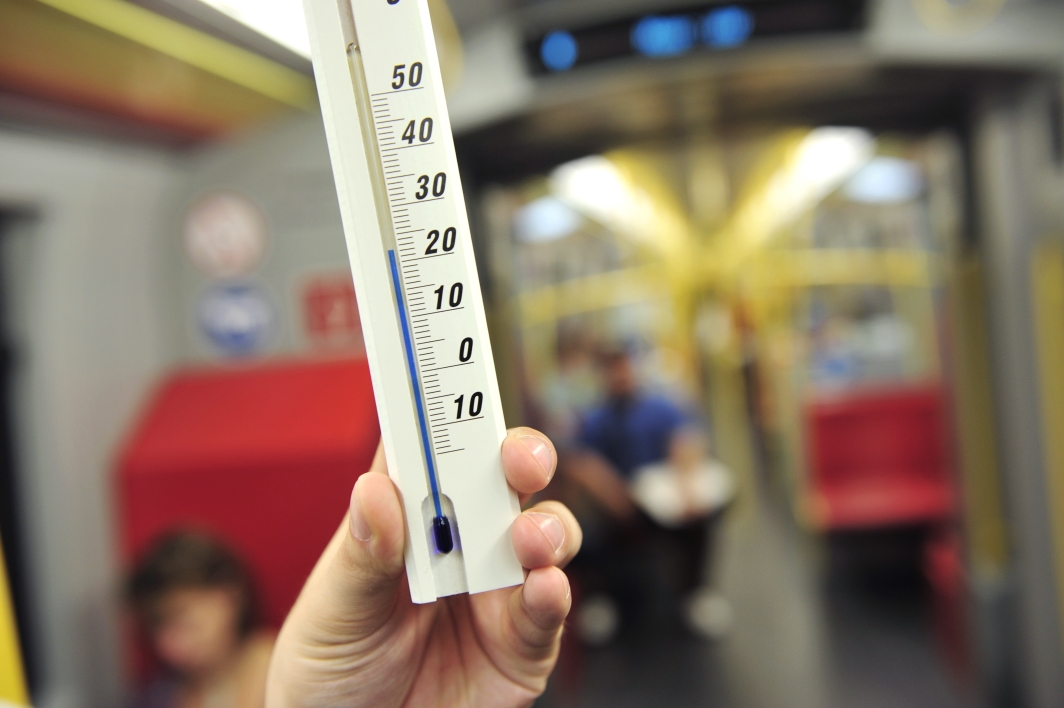 Trotz großer Hitze ist es in den Zügen der klimatisierten Wiener U-Bahn angenehm kühl.