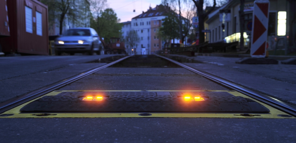 Zur Sicherung des Baustellenbereichs in der Güpferlingsstraße im 17. Wiener Gemeindebezirk `kommen erstmals sogenannte 'Lane-Lights zum Einsatz.