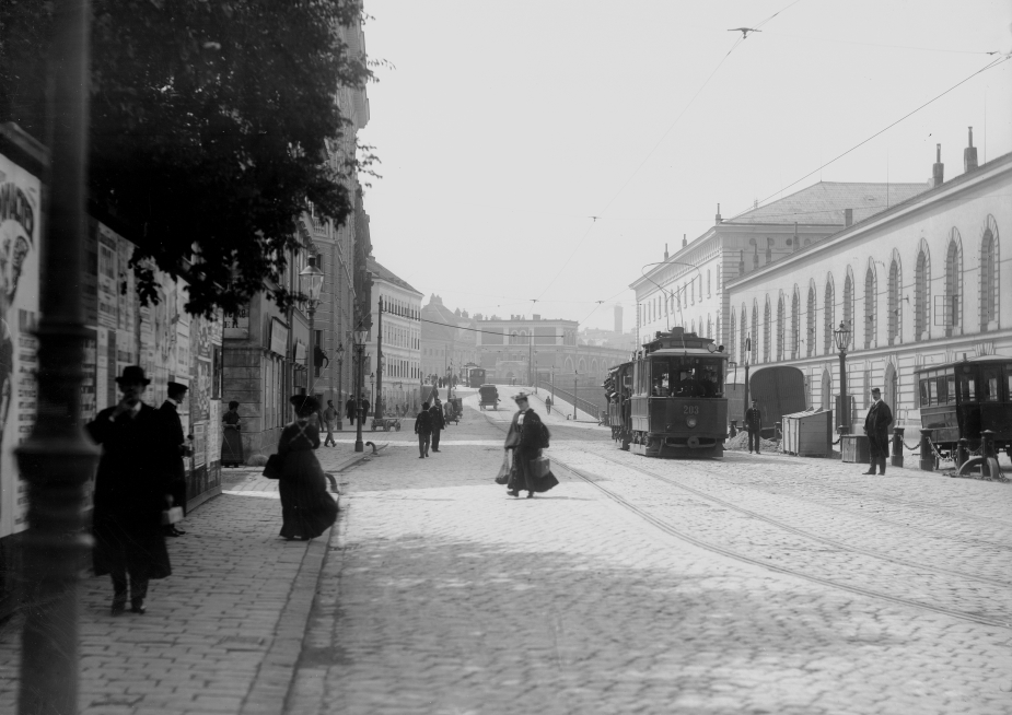 Hintere Zollamtsstraße mit Zug der Type D und Sommerbeiwagen, Strecke heutige Linie O, etwa um 1905