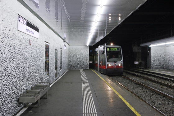 Neu sanierte Ustrab-Station Eichenstraße, Linie 6