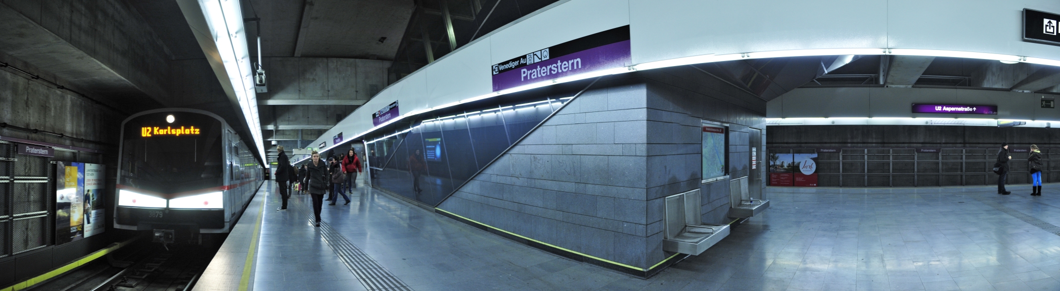 V-Zug bei der Einfahrt in die Station Praterstern, Fotomontage.