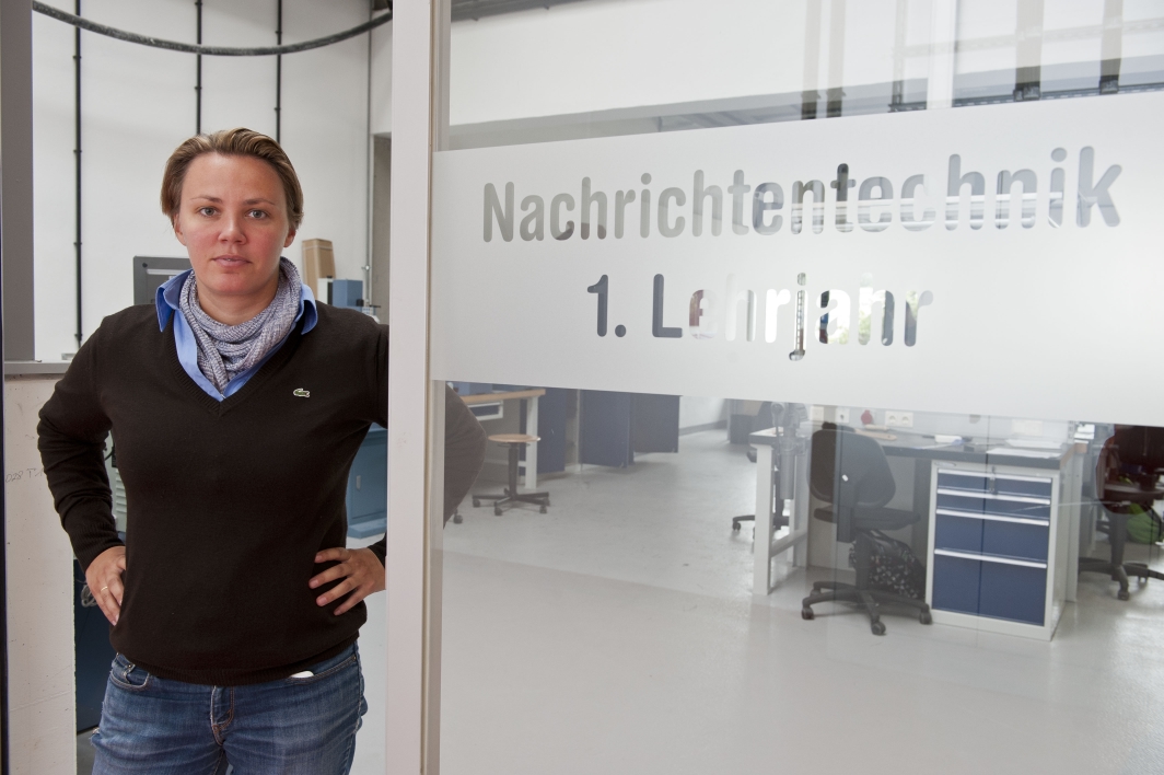 Lehrlingsausbildnerin Claudia Lutz in der Hauptwerkstätte der Wiener Linien in Simmering.