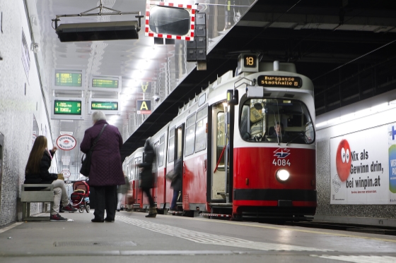 Neu sanierte Ustrab-Station Matzleinsdorfer Platz, Linie 18
