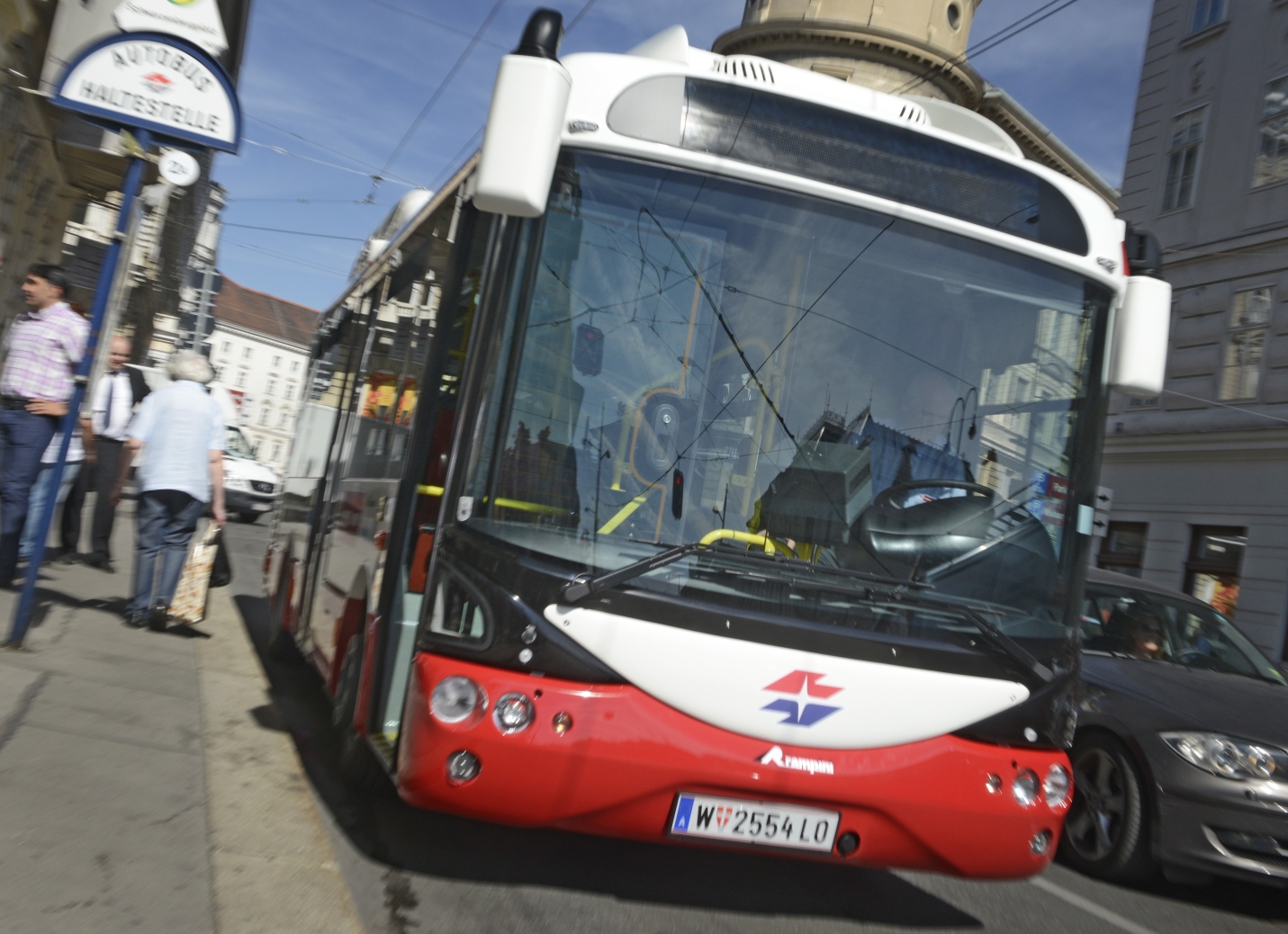 Die Wiener Linien präsentieren den neuen voll-elektrischen City-Bus.