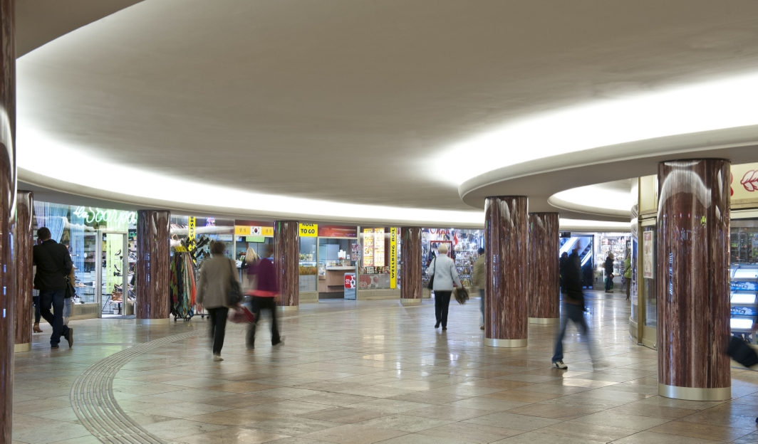 U-Bahnstaion Karlsplatz, gleichzeitig Kulturpassage und der am stärksten frequentierte Öffi-Knotenpunkt, nach Revitalisierung.