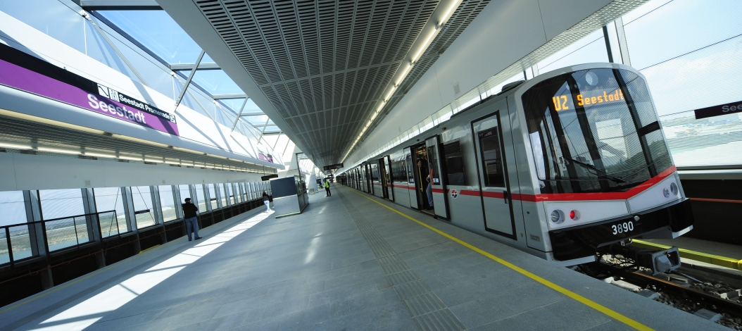 Anlässlich der Verlängerung der U2 findet bei der Station Seestadt ein Publikumstag für MitarbeiterInnen der Wiener Linien und Anrainer statt, um die neue Stecke zwischen  Aspernstraße und Seestadt zu präsentieren. Erste Eindrücke der Station Seestadt.