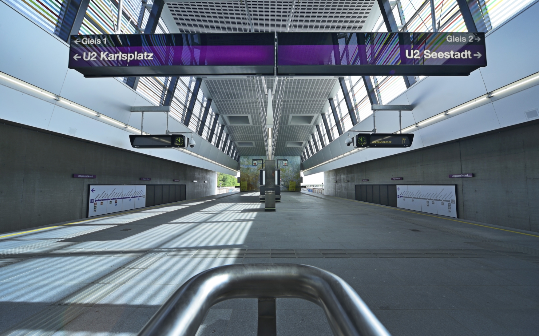 Verlängerung der U2 bis zur Station Seestadt, Eröffnung a, 5. Oktober 2013. Ansicht der neuen oberirdischen Strecke zwischen Aspernstraße und Seestadt. Station Aspern Nord.
