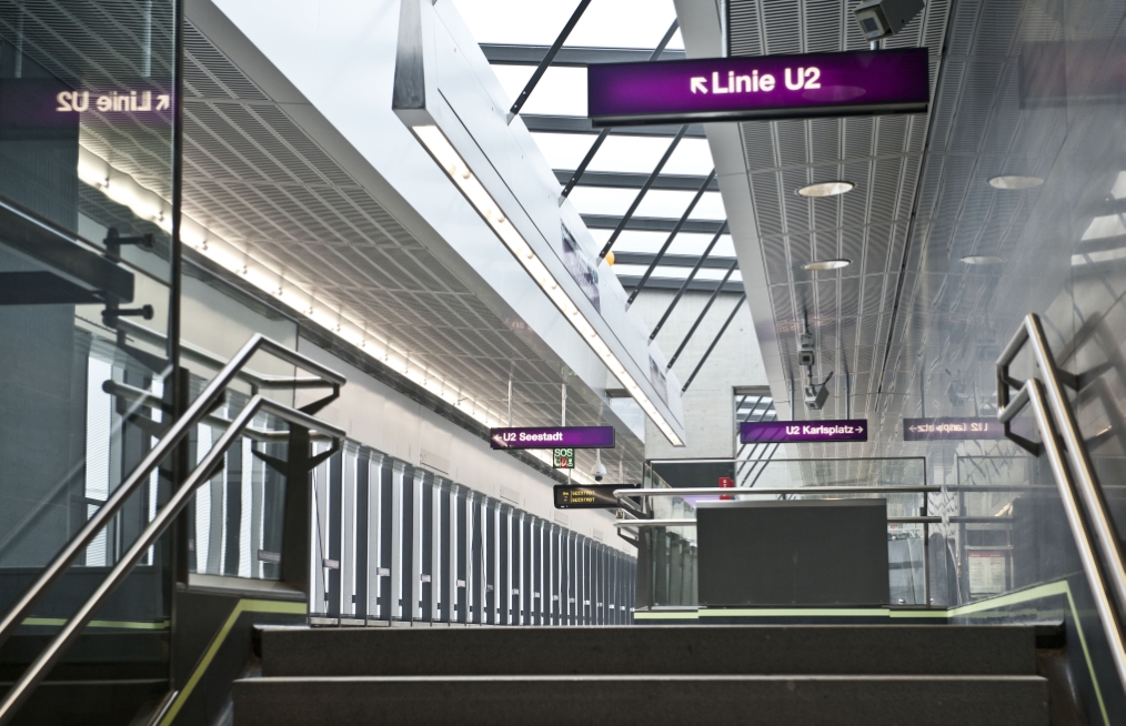 U-Bahnstation Hausfeldstraße der neu eröffneten U2 Verlängerung zur Seestadt Aspern.