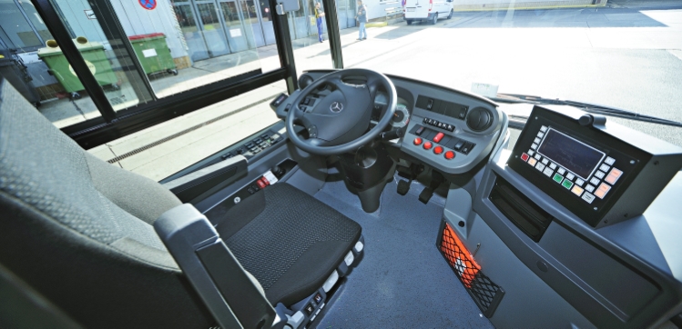Innenansicht vom neuen Mercedes-Autobus vom Typ Citaro der Wiener Linien.