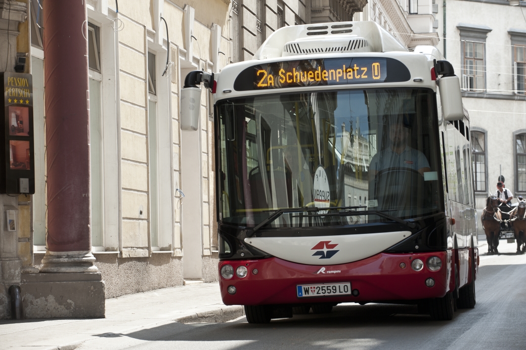 Autobus der Linie 2A in der Inneren Stadt