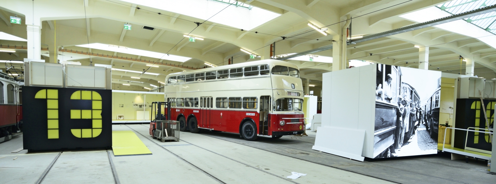 Endspurt beim Aufbau der Ausstellung im neuen Verkehrsmuseum Remise, das am 13. September 2014 eröffnet wird.