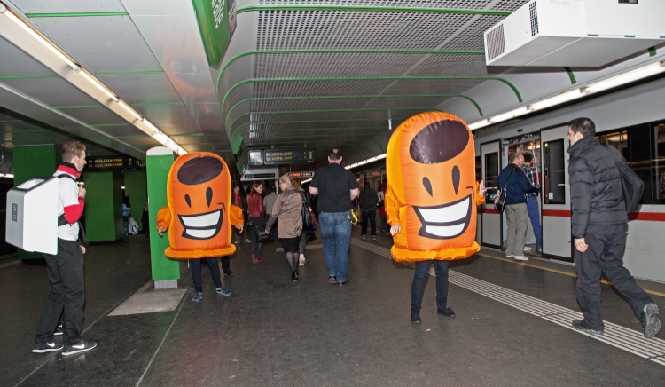 Kampagne für saubere Öffis, U4 Station Landstraße, April14