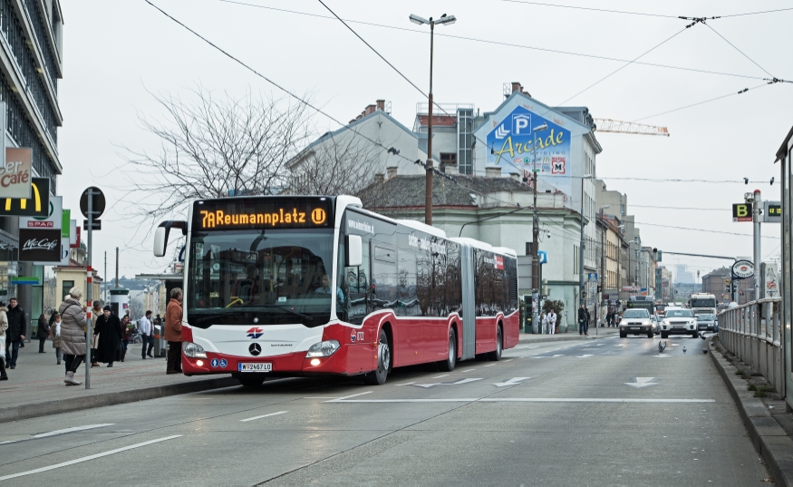 Die Bus Linie7a fährt jetzt mit neuen Mercedes Fahrzeugen, Jänner 2014