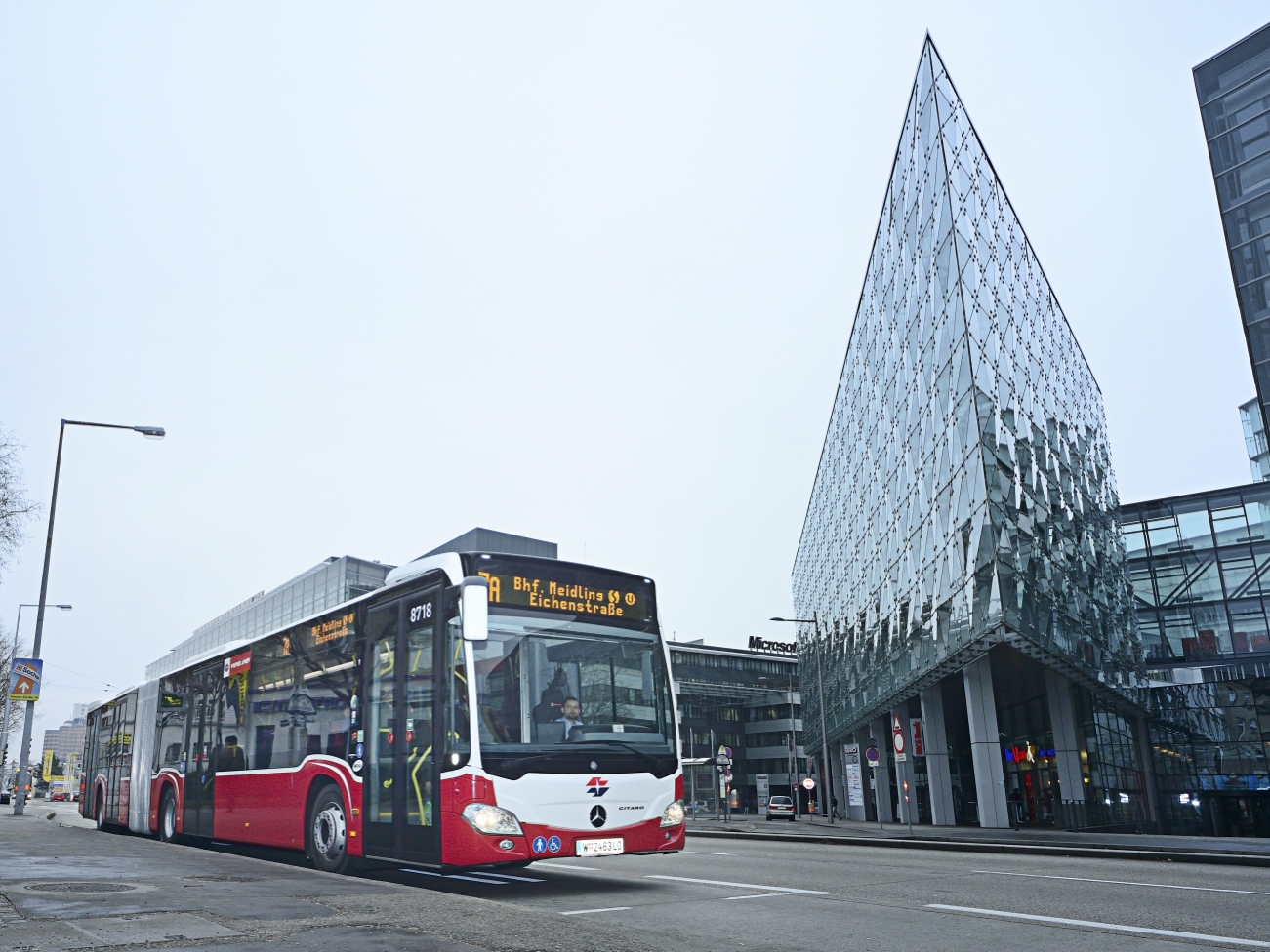 Ab 7. Jänner 2014 sind die neuen umweltfreundlichen CITARO Gelenkbusse des Herstellers Mercedes-Benz im Einsatz, im Bild auf der Linie 7A.