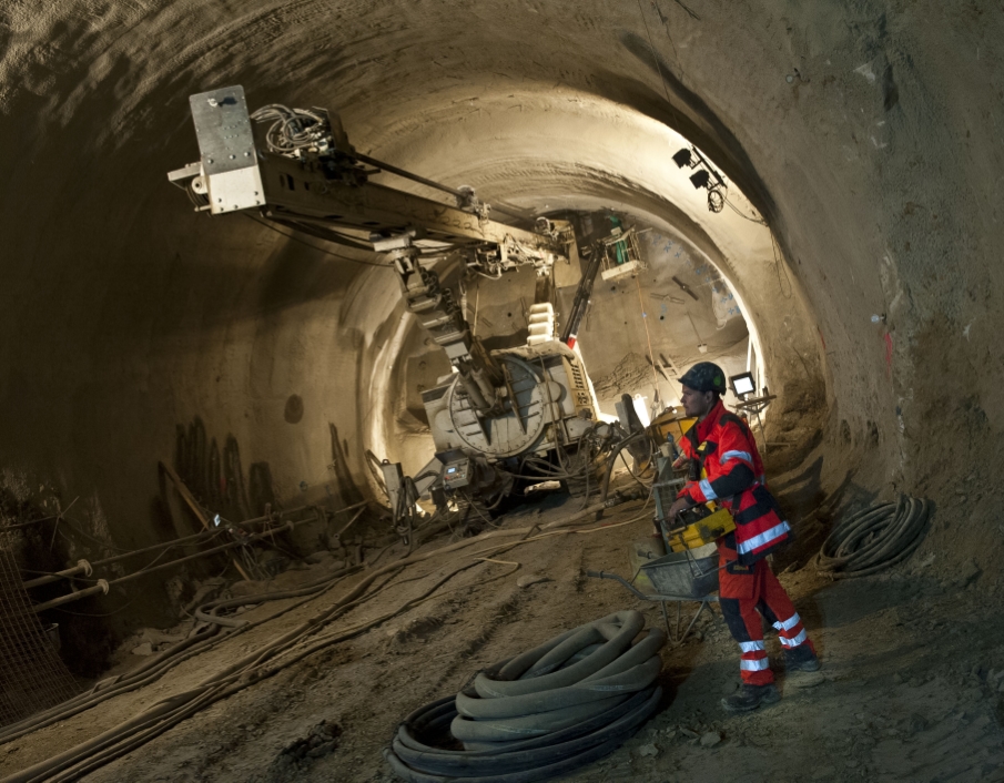 Tunnelbauarbeiten beim Ausbau der U-Bahnlinie U1 Richtung Oberlaa im Bereich Favoritenstraße Ecke Klausenburger Straße.