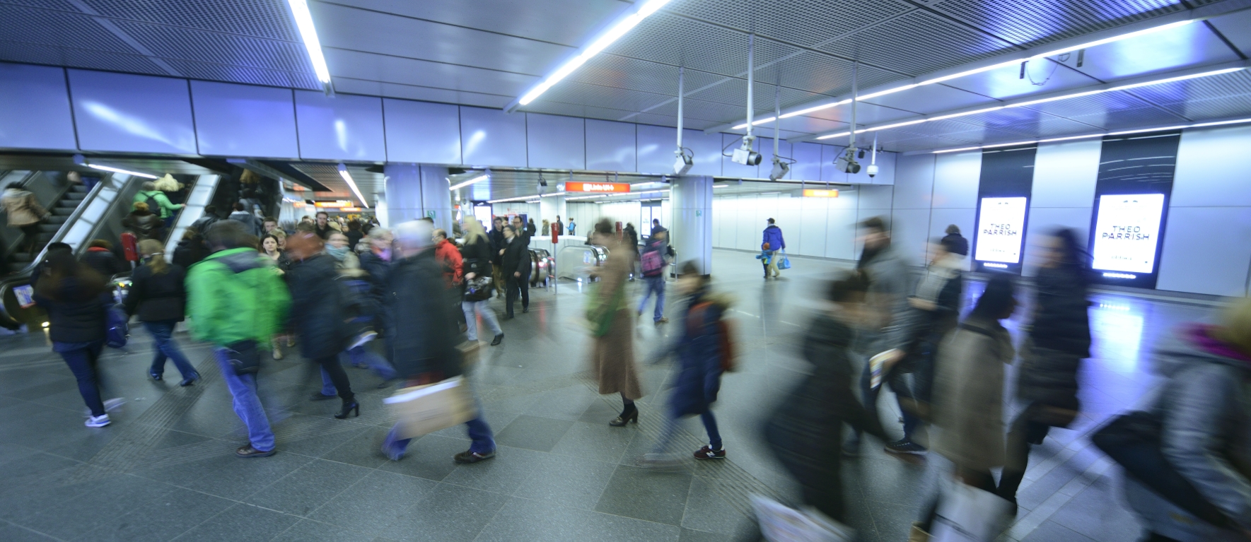 Viele Tausend Fahrgäste nutzen täglich die Wiener Linien, in diesem Bild die U-Bahn der Station Stephansplatz.