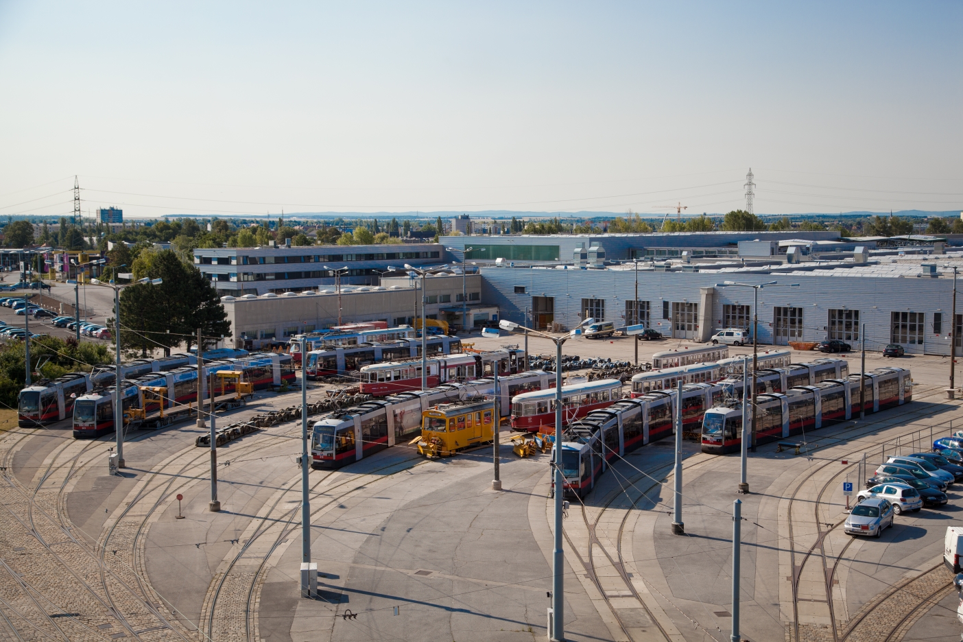 Hauptwerkstätte  Simmering und diverse Züge am Vorkopf, Julii 2014
