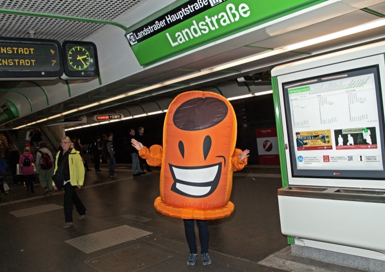 Kampagne für saubere Öffis, U4 Station Landstraße, April14